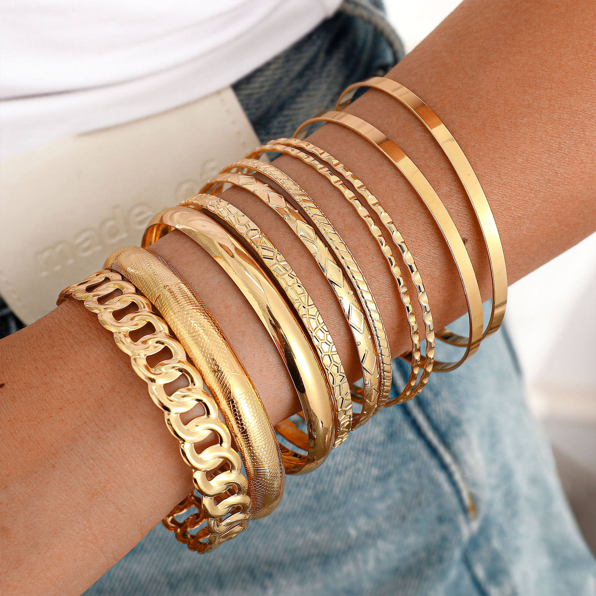 Flower-filled wristband