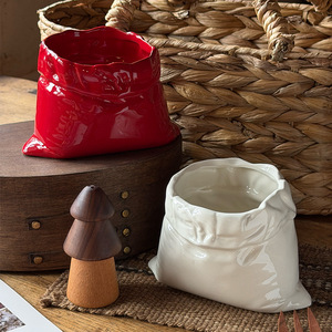 12 Bearing Gifts Strands for Thoughtful Mid-Century Home Gifts