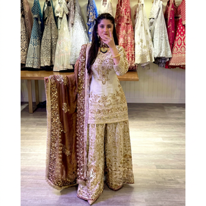 Traje Sharara de Organza de Lujo para Mujer Pakistaní, con Mangas Delanteras y Dupatta Profusamente Bordados con Detalles Premium como Cuentas - Product Image 1