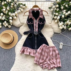 Conjunto de Verano para Mujer: Vestido Halter sin Mangas con Cremallera Frontal, Cinturón en la Cintura y Dobladillo con Volantes, con Pantalones Cortos a Cuadros - Product Image 1