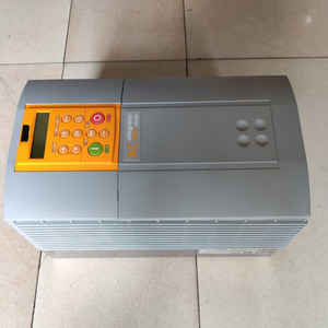 690PC/0055/400/0011/UK/0/0/0/0/B0/0/0 Controlador de Frecuencia Industrial Trifásico 380V 5500W IP54 V/F para Motor AC 690PC/0055/400/0 - Product Image 2