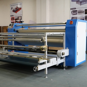 Máquina de transferencia de rodillos de calentamiento de aceite profesional de alta calidad YH 210*1800cm prensa de calor para sublimación de prendas nueva condición - Product Image 5