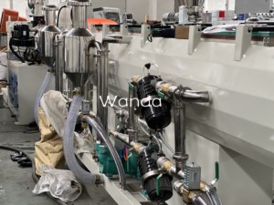 Machine à fabriquer des tuyaux en PVC de 110-315 mm, extrudeuse de tuyaux en PVC SJ92/188, ligne d'extrusion de tuyaux en plastique pour conduites d'eau et de câbles de 315-630 mm - Product Image 3