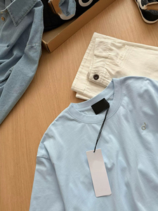 T-shirt casual da donna a maniche corte in cotone tinta unita con logo argento, vestibilità ampia, versione corretta, collezione Estate 2026 - Product Image 6