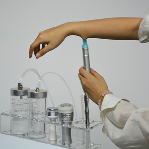 Appareil portable 4-en-1 d'hydrodermabrasion et d'hydrosoin pour le nettoyage de la peau, avec fonction d'analyse faciale - Product Image 5