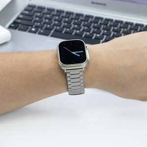 <span class=keywords><strong>Correa</strong></span> de <span class=keywords><strong>Metal</strong></span> de titanio para <span class=keywords><strong>Apple</strong></span> <span class=keywords><strong>Watch</strong></span> Ultra 2 49mm 45mm 42 44mm <span class=keywords><strong>Correa</strong></span> de lujo para IWatch Series 9 6 5 4 Se 8 7 Pulsera de eslabones <span class=keywords><strong>Correa</strong></span> - Product Image 5