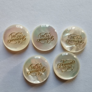 Nút vỏ ngọc trai tùy chỉnh nút vỏ lau tự nhiên với logo laser kim loại - Product Image 2