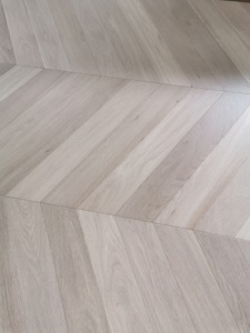 Luz de luz de Color blanco cálido Chevron 60 grados diseñado pisos de roble - Product Image 5