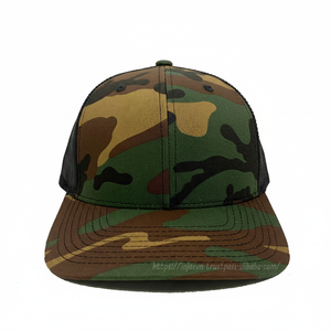 Casquette camionneur en maille structurée camouflage avec logo personnalisable, streetwear jeune et dynamique pour adultes, fabriquée au Vietnam, usine - Product Image 1