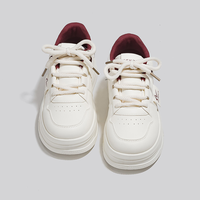 Vente directe d'usine, chaussures blanches décontractées polyvalentes à semelle épaisse, chaussures de sport respirantes confortables pour l'extérieur
