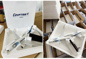Proveedores de modelos de aviones personalizados 30cm resina Boeing <span class=keywords><strong>737</strong></span> escala 1/130 aviación egipcia modelo de aerolínea avión B737 modelo de avión - Product Image 6