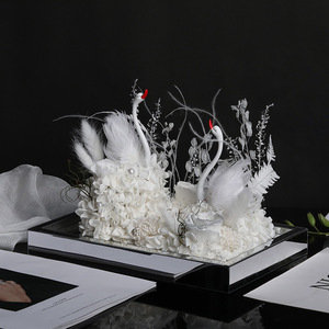 Rose éternelle sous cloche avec miroir, design créatif, luxe léger, fait main, Cygne blanc, pour la Fête de Qixi et la Saint-Valentin, pour les <span class=keywords><strong>amoureux</strong></span> - Product Image 1