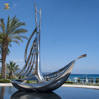 Escultura de Velero Personalizada en Acero Inoxidable con Acabado Espejo, Arte Náutico Público para Marina, Plaza Costera y Resort de Playa de Lujo