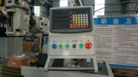 Fraiseuse verticale de haute précision 6H, de moyenne capacité, pour le fraisage, le perçage et le alésage de métaux industriels en atelier de mécanique