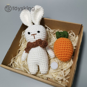 TK Handcraft Amigurumi Nouveau-né Bébé Crochet Cadeaux Lapin Jouet avec <span class=keywords><strong>Carotte</strong></span> <span class=keywords><strong>Hochet</strong></span> Tricoté Usine - Product Image 4