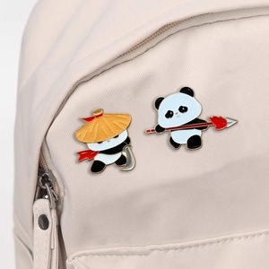 เข็มกลัดกังฟูแพนด้าจีน ลายหยดน้ำมัน งานฝีมือสำหรับกิจกรรมกีฬา ของที่ระลึกสำหรับชาวต่างชาติ ของขวัญ ตกแต่งกระเป๋าเป้สะพายหลัง ซีฉวน - Product Image 1