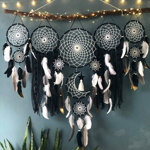 Set di 5 Acchiappasogni in Stile Boho Indiano con Pendenti a Forma di Luna e Piume - Product Image 6