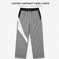 Pantalon de survêtement léger personnalisé OEM pour homme, style décontracté, patchwork, sportswear, plissé, coupe ample, jambe large, en nylon brodé