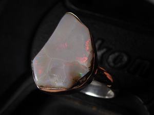 Ópalo Australiano Natural Pulido con Engaste de Plata, Gema Clásica Certificada, Regalo para Compromiso, Aniversario, Fiesta o Boda - Product Image 3