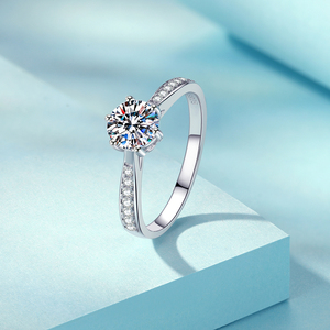 <span class=keywords><strong>Anello</strong></span> Solitario in Moissanite <span class=keywords><strong>da</strong></span> <span class=keywords><strong>1</strong></span> <span class=keywords><strong>Carato</strong></span> D VVS1 a Prezzo di Fabbrica <span class=keywords><strong>con</strong></span> Certificato GRA, Supera il Test del <span class=keywords><strong>Diamante</strong></span>, Vendita all'Ingrosso - Product Image 3