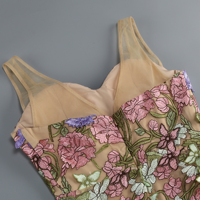 Robe longue de soirée élégante pour femme, en dentelle florale, sans manches, dos nu, coupe ajustée, avec fermeture éclair au dos et fente arrière, idéale pour les cocktails et les soirées.