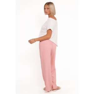 Pantalon droit prêt à porter pour le travail, conçu pour les femmes, offrant une sensation légère, un soutien confortable de la taille et une tenue fiable - Product Image 3