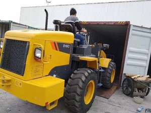 Chargeuse sur pneus compacte 816C de 1,6 tonne, 55 kW, avec godet à grappin à attache rapide pour l'agriculture et les travaux de terrassement - Product Image 4