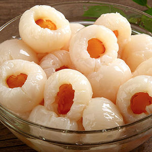 Lychees en conserve de qualité supérieure dans un sirop épais |   Litchis entiers frais en conserve pour la vente en gros B2B - Product Image 2