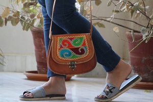 真山羊皮革手工拉贾斯坦刺绣7*9英寸斜挎包 - Product Image 6