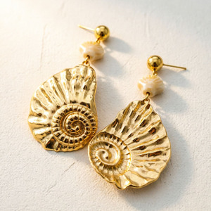 Pendientes de Acero Inoxidable con Concha de Caracola Dorada Serie Océano, Pendientes Colgantes Exagerados para Vacaciones en la Playa - Product Image 2