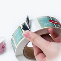 Autocollant adhésif étanche pour produits cosmétiques personnalisés, étiquette en rouleau de vinyle brillant, pour emballage privé, bouteilles de parfum, pièces