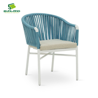 Chaise de salle à manger d'extérieur contemporaine en corde tressée, empilable, avec accoudoirs en aluminium, pour hôtel, restaurant, café, cour