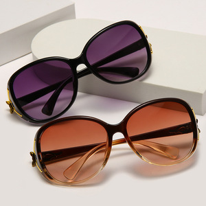 Nouvelles Lunettes de Soleil MINGAO 8842 Unisexe de Luxe à Monture Large en PC UV400, Style Mode, pour Extérieur, Street <span class=keywords><strong>Photo</strong></span>, Personnalisées, Monture Complète - Product Image 1