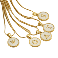 Pendentif Lettre Initiale M pour Femme, 26 Lettres de l'Alphabet A-Z, Coque Blanche, Plaqué Or, Acier Inoxydable, Breloque Disque, Chaînes Géométriques Tendance