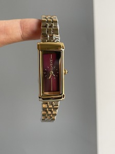 <span class=keywords><strong>Montre</strong></span> vintage à quartz, vente en gros, formes mélangées, cadran bordeaux, bracelet en métal plaqué or, cadeau d'anniversaire ou de fêtes - Product Image 6