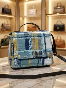 Bolsos de Mano Hechos a Mano para Mujer, Bolsos Cruzados con Diseño Geométrico, Bolsos de Estilo Vintage a Precio de Mayoreo - Product Image 2