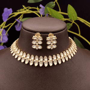 Elegante Conjunto de Collar Gargantilla de Latón Chapado en Oro con Moissanita y Kundan, y Pendientes a Juego, Joyería de Diseño para Aniversario para Mujer - Product Image 3