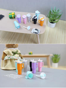 AUF LAGER Puppenhaus Miniatur Kunststoff Mini isolierte Tasse Modell Mini Thermoskanne Wasser flasche mit Strohhalm für bjd Puppen - Product Image 5