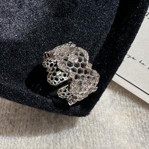 แหวนเงินแท้ S925 ดีไซน์ลูกไม้ หรูหรา วินเทจ ลายรังผึ้ง สง่างาม สไตล์ยุคกลางฝรั่งเศส ประดับเปลือกหอย - Product Image 1