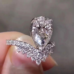 Anello di Diamanti F1487 con Taglio a Pera, Diamante Naturale, Stile Romantico per Donne - Product Image 3