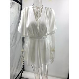Elegante Mono Blanco de Chifón con Cuello en V y Cintura Alta para Mujer, Diseño Plisado Transpirable, Ideal para Fiestas - Product Image 2