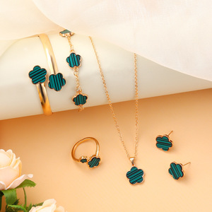 Exquisita Colección de Joyería con Dije de <span class=keywords><strong>Trébol</strong></span> de Cinco Hojas de Aleación Radiante, Conjunto de Joyería Fácilmente Ajustable y a la Moda - Product Image 4