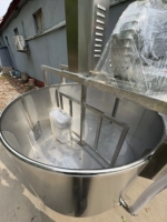 Cuve de mélange à refroidissement intégré pour le mélange de liquides à basse température