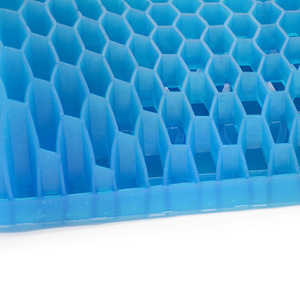 Almohada de Gel de Silicona con Diseño de Panal de Abeja para Automóvil, Espuma Viscoelástica Tejida Transpirable para Cuello y Columna Cervical - Product Image 4