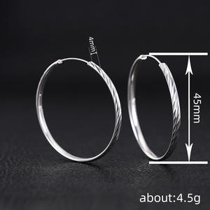 Orecchini a Cerchio in Oro Bianco E4261, Design Geometrico Unisex, Stile Classico, Gioielli alla Moda - Product Image 6