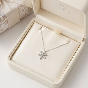 Hongkong Supplier Fine Jewelry Wholesale Snowflake Shape 18K White Gold Natural Diamond Pendant <b>Necklace</b> For Women Birthday Gift - Product Image 4