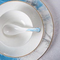 P & T Ensemble d'assiettes Royal Ensemble de vaisselle design Ensemble d'assiettes de cuisine Vaisselle de dîner Assiettes blanches en céramique gaufrée Plats pour la maison