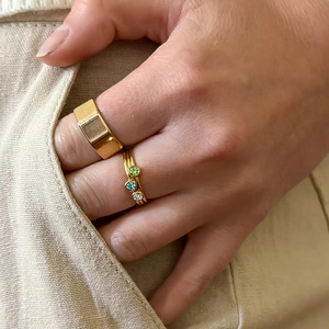 Ensemble de bagues de fiançailles et de mariage pour femmes, tendance, certifiées par une tierce partie, en acier inoxydable plaqué or, design géométrique, micro-incrustation 18K - Product Image 2