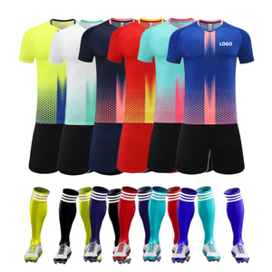 Ropa de fútbol profesional para hombres con impresión por sublimación hecha de material de rendimiento - Product Image 4