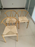 Chaise de bistrot en bois au design moderne avec pieds en fer pour l'ameublement extérieur, idéale pour la maison, les restaurants, les cafés ou les jardins